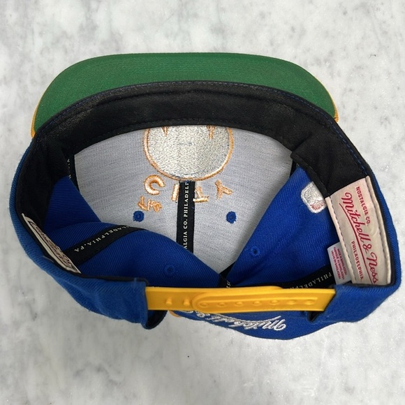 NBA • Men’s Mitchell & Ness Golden State Warriors Logo Two Tone Snapback Hat - Picture 6 of 8